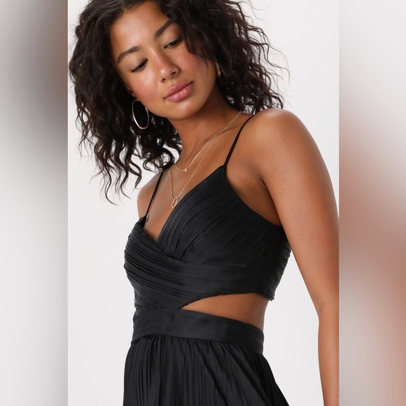 Size S‎ - NWOT Lulus Got the Glam Black Pleated Cutout Maxi Dress - Picture 4 of 10